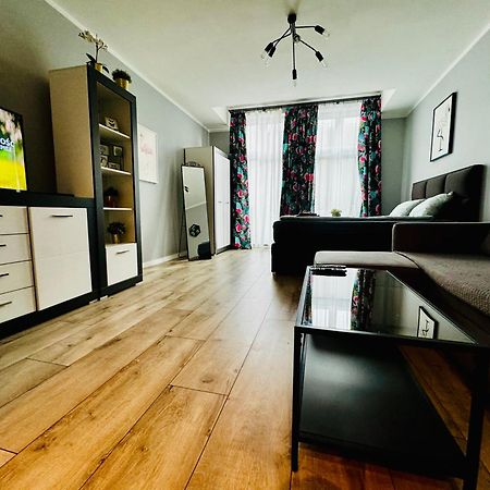 Apartament Flaming Z Balkonem - Scisle Centrum Naprzeciwko Pkp I Pks - Self Check In - Darmowy Parking - Pozne Wymeldowanie - Wystawiamy Fv Opole Luaran gambar
