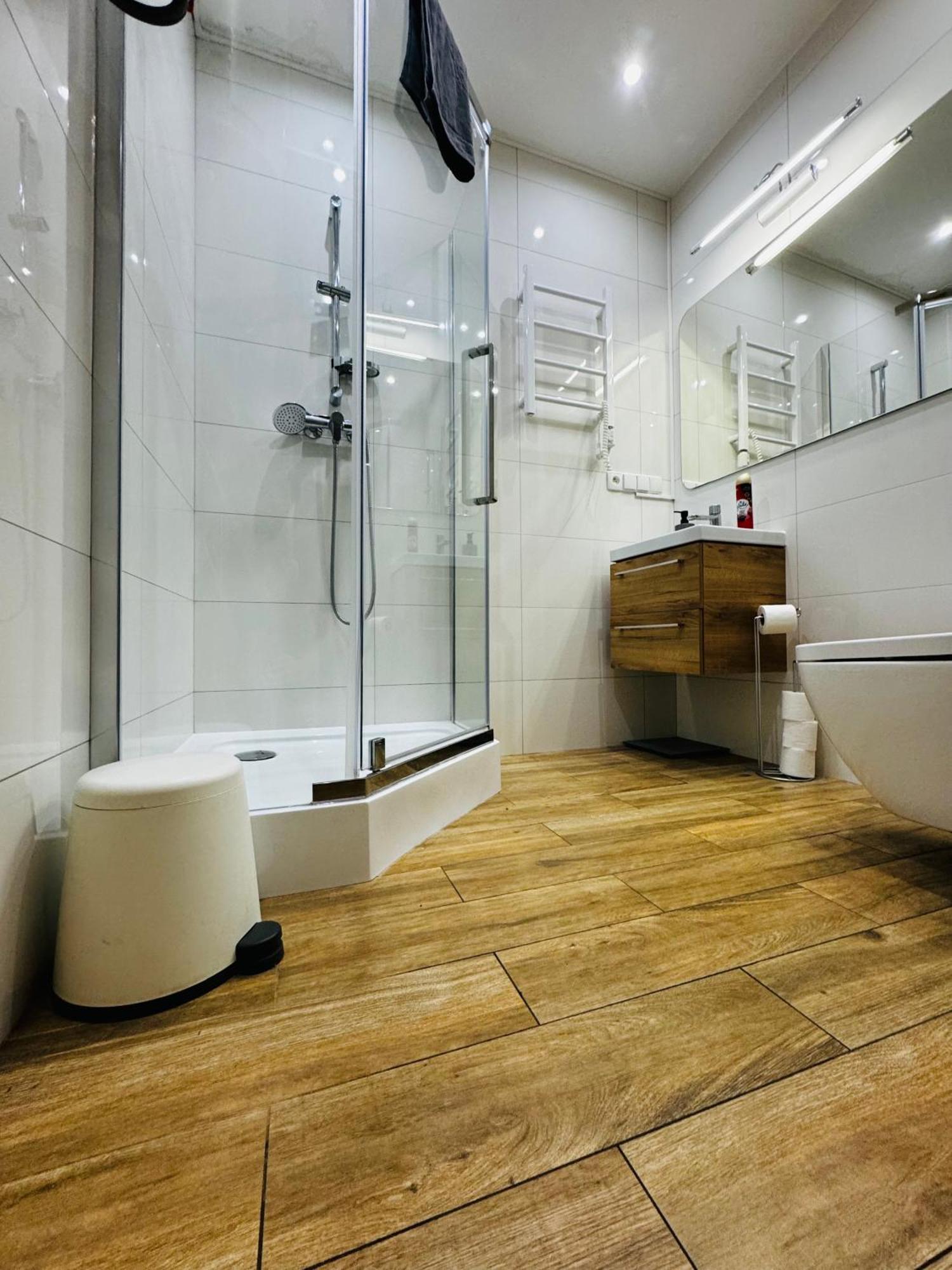 Apartament Flaming Deluxe Z Balkonem - Scisle Centrum Naprzeciwko Pkp I Pks - Self Check In - Darmowy Parking - Pozne Wymeldowanie Do 12 - Wystawiamy Fv Opole Luaran gambar
