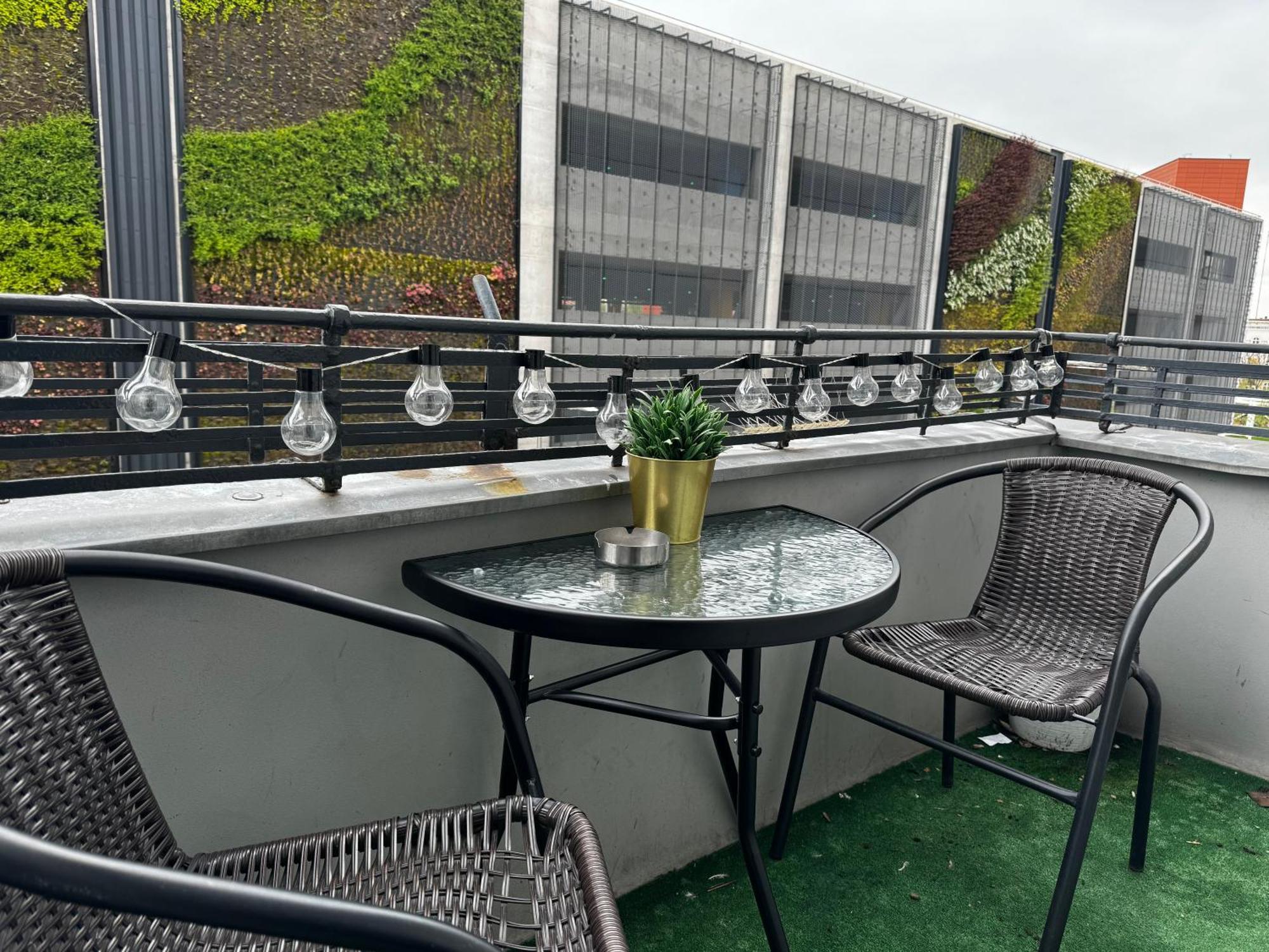 Apartament Flaming Z Balkonem - Scisle Centrum Naprzeciwko Pkp I Pks - Self Check In - Darmowy Parking - Pozne Wymeldowanie - Wystawiamy Fv Opole Luaran gambar