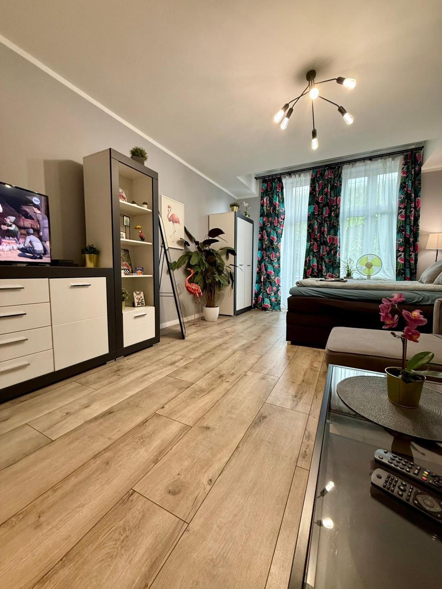 Apartament Flaming Deluxe Z Balkonem - Scisle Centrum Naprzeciwko Pkp I Pks - Self Check In - Darmowy Parking - Pozne Wymeldowanie Do 12 - Wystawiamy Fv Opole Luaran gambar